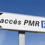 Quelles sont les normes et dimensions d’une place de parking PMR ?
