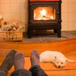 Peut-on installer un poêle à bois soi-même ?