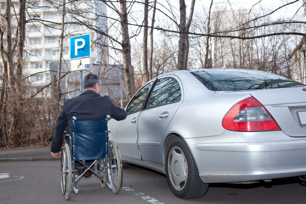 Que dit la loi sur les places de parking PMR ?