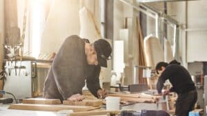 Fabrication française d'un meuble en bois