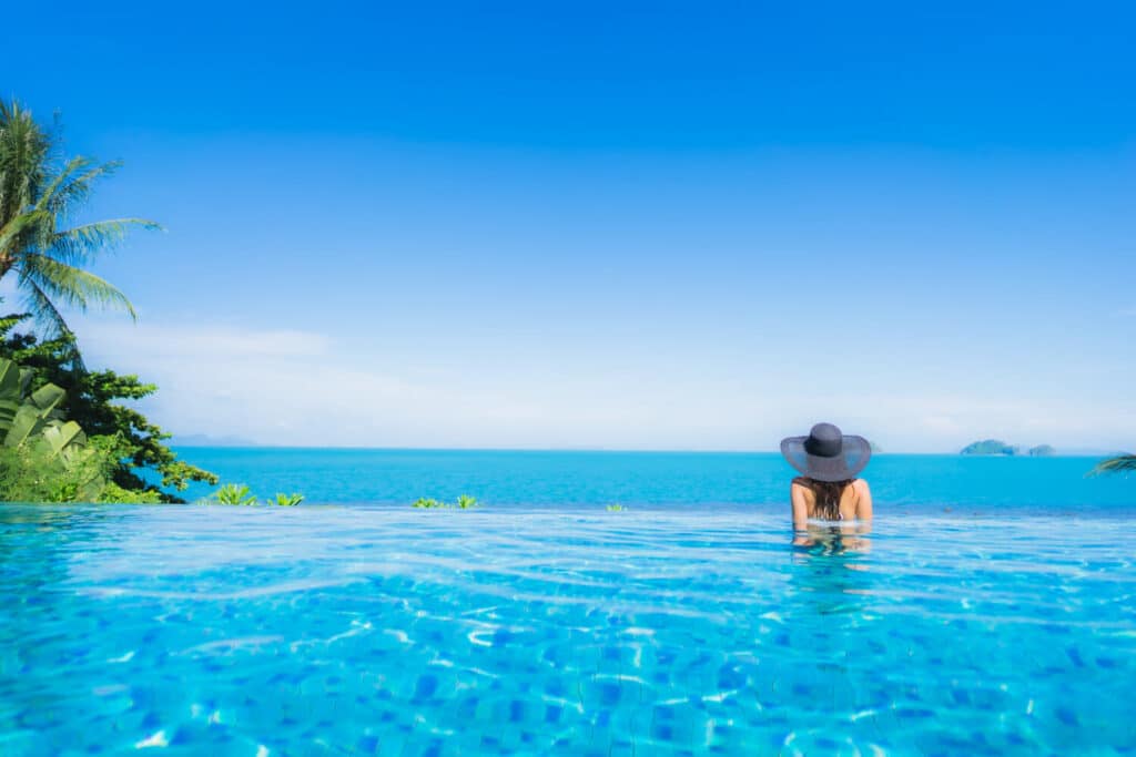 Piscines à débordement